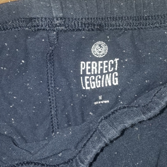 A pair of perfect legging - Picture 2 of 3